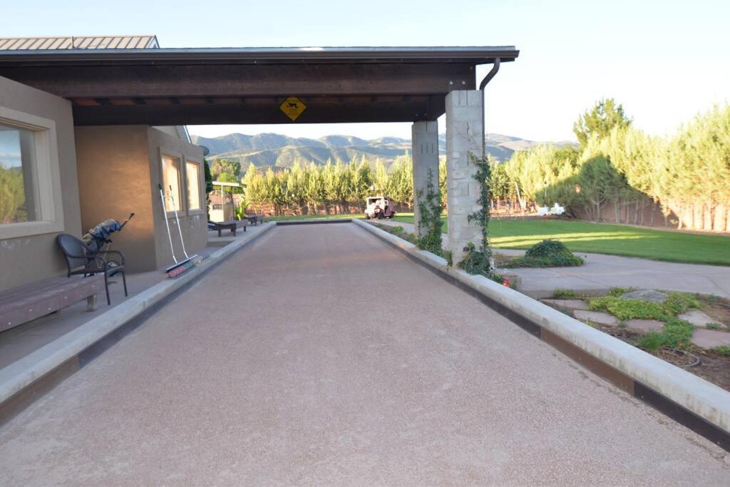 Tacit Shadow Resort Shangri-La King Suite, Gym, Coffee Bar, Hot-Tub, Free Laundry, Food Available Parowan Exterior foto